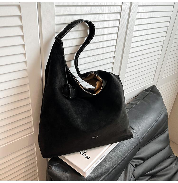 Retro big bag women s 2025 new trendy popular high-end fashion shoulder bag large capacity commuter tote bag чорний
Retro big bag women s 2025 new trendy popular high-end fashion shoulder bag large capacity commuter tote bag чорний
