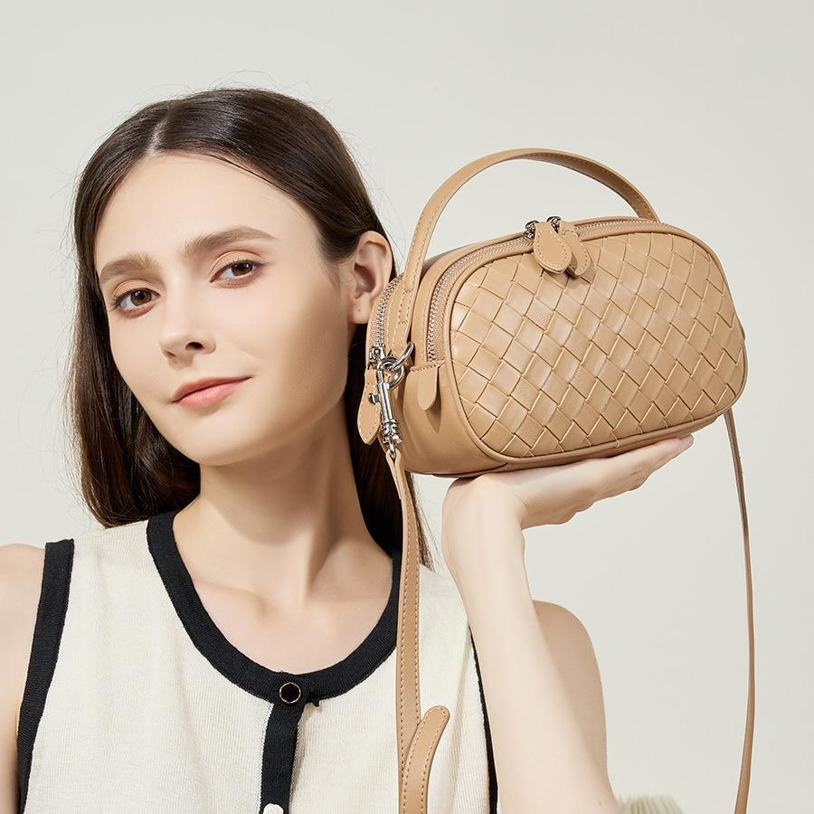 Fashion Woven Versatile Women s Bag Leather Double Zipper Shoulder Bag New Portable Casual Bag чорний
Fashion Woven Versatile Women s Bag Leather Double Zipper Shoulder Bag New Portable Casual Bag чорний