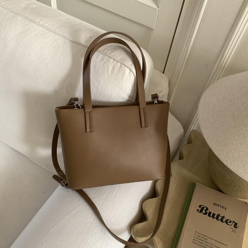 Bucket bag women s high value large capacity simple solid color shoulder bag simple women s messenger bag
Bucket bag women s high value large capacity simple solid color shoulder bag simple women s messenger bag