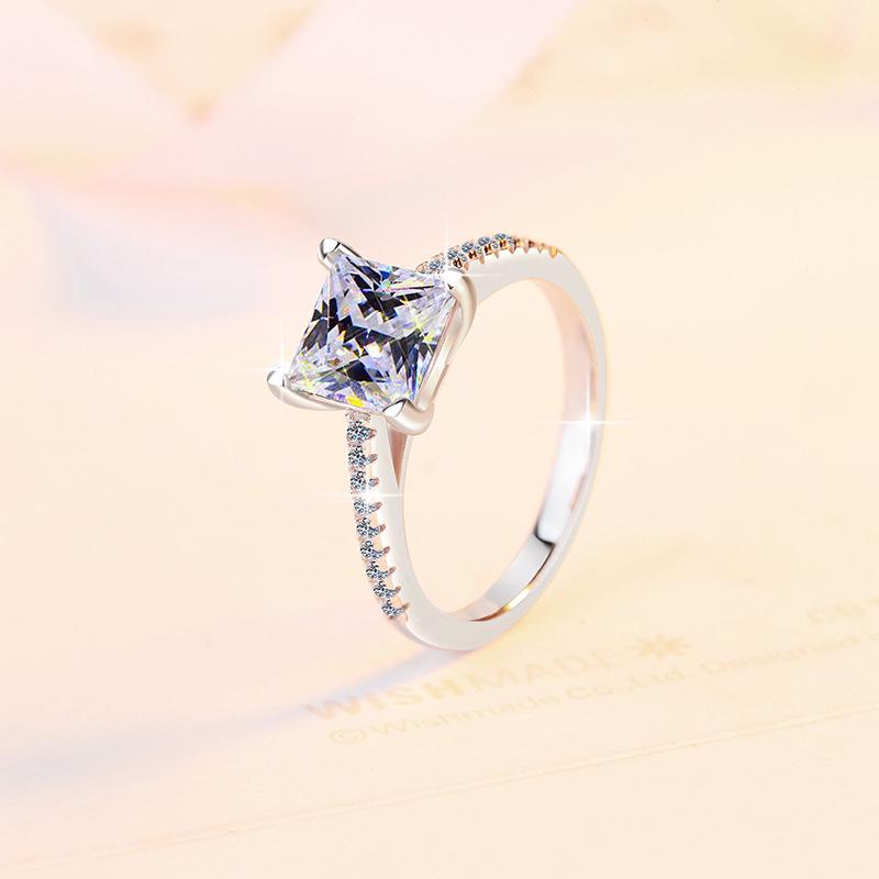 S925 Sterling Silver Princess Cut 2-Carat Moissanite Ring with PT950 Plating Size 5 US
S925 Sterling Silver Princess Cut 2-Carat Moissanite Ring with PT950 Plating Size 5 US