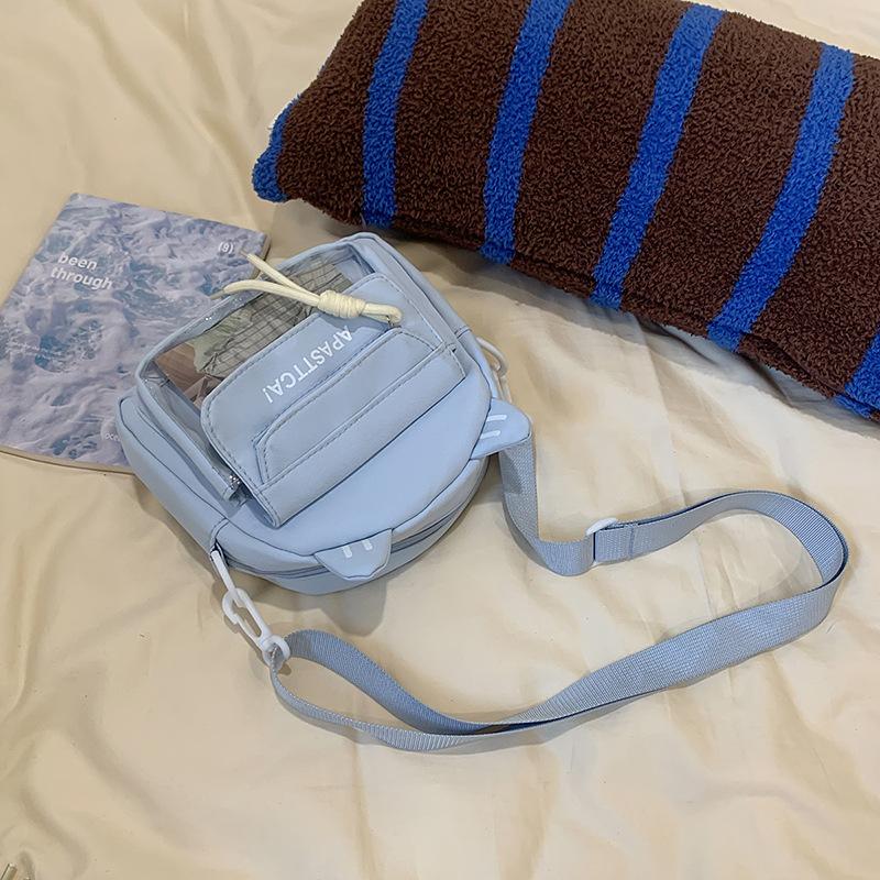 Весенне-летняя легкая сумка-мессенджер, маленькая квадратная сумка высокой ценности, студенческая сумка через плечо с надписью, повседневная сумка для мобильного телефона и мелочи, тренд
Весенне-летняя легкая сумка-мессенджер, маленькая квадратная сумка высокой ценности, студенческая сумка через плечо с надписью, повседневная сумка для мобильного телефона и мелочи, тренд