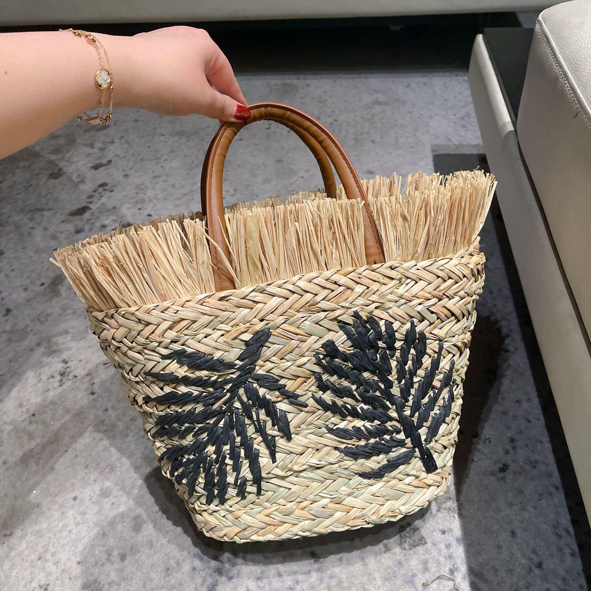 Water Grass Embroidered White Leaves Rafite Tassel Single Shoulder Portable Ultra-large Capacity Straw Woven Bag High-quality zipper and shoulder straps
Water Grass Embroidered White Leaves Rafite Tassel Single Shoulder Portable Ultra-large Capacity Straw Woven Bag High-quality zipper and shoulder straps