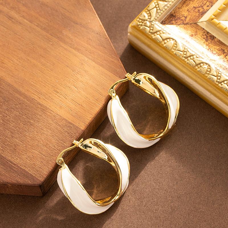 Fashion drop glaze irregular twist pleated earrings women s high sense niche individual cold wind earrings geometric earrings
Fashion drop glaze irregular twist pleated earrings women s high sense niche individual cold wind earrings geometric earrings