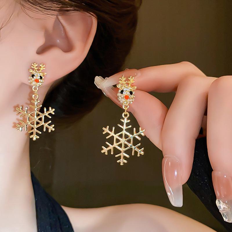 Exquisite Rhinestone Elk Earrings for Women Girls Shiny Crystal zircon Snowflake Deer Dangle Earring Christmas New Year Jewelry
Exquisite Rhinestone Elk Earrings for Women Girls Shiny Crystal zircon Snowflake Deer Dangle Earring Christmas New Year Jewelry