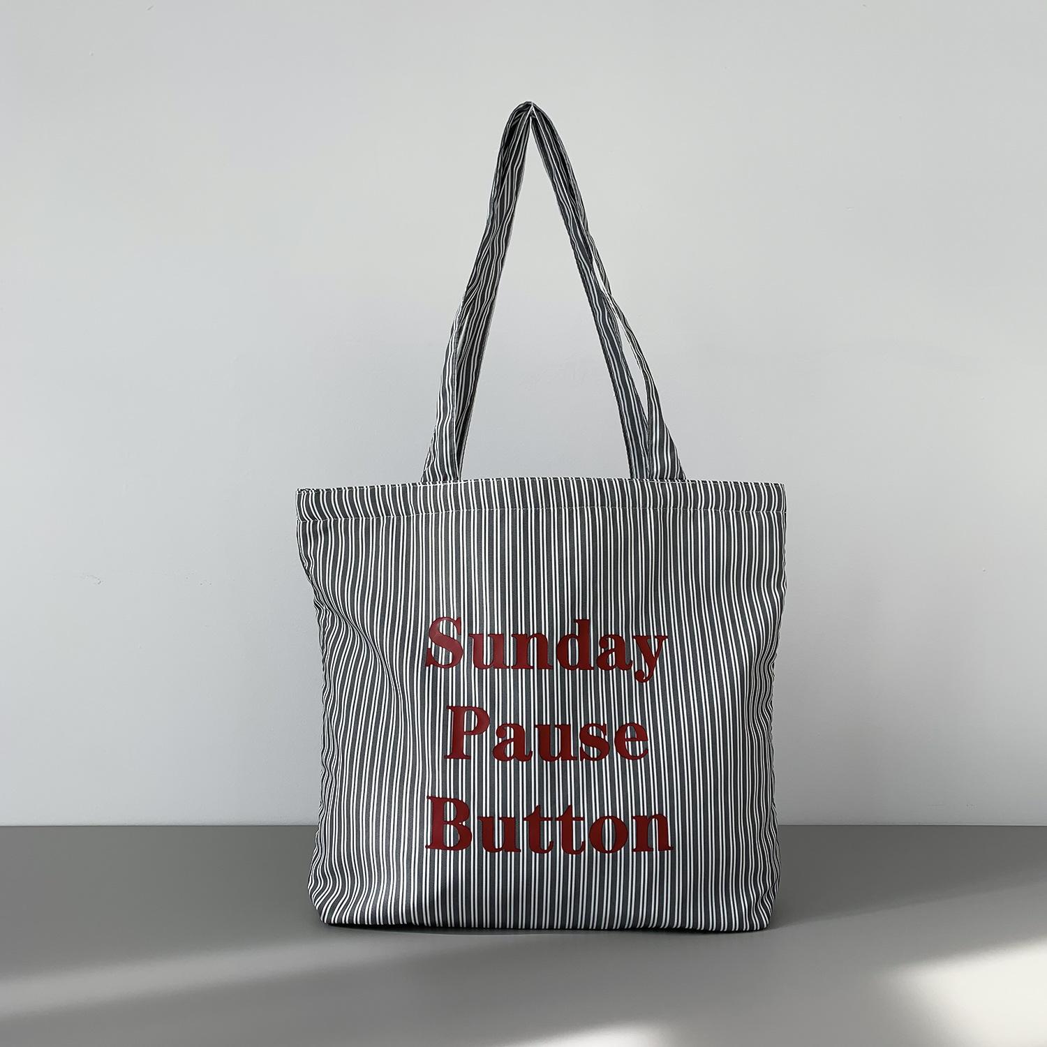 Холщовая сумка-тоут на плечо в корейском стиле большой вместимости с полосатым принтом и надписью чёрный
Холщовая сумка-тоут на плечо в корейском стиле большой вместимости с полосатым принтом и надписью чёрный