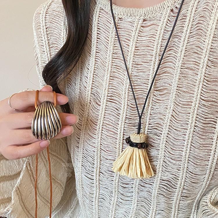 Silver texture shell pull-out necklace fashion temperament niche sweater chain light luxury versatile simple jewelry
Silver texture shell pull-out necklace fashion temperament niche sweater chain light luxury versatile simple jewelry