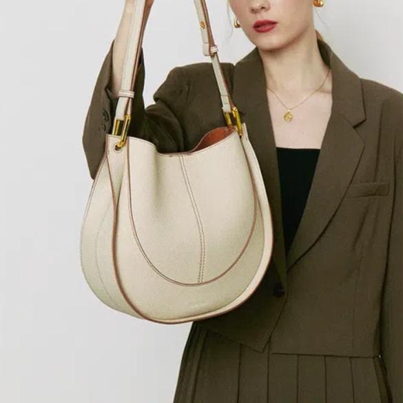 Женская мягкая кожаная сумка Niche Luxury Crossbody Bags Новая модная сумка-седло Большая вместительная сумка-ведро через плечо белый
Женская мягкая кожаная сумка Niche Luxury Crossbody Bags Новая модная сумка-седло Большая вместительная сумка-ведро через плечо белый