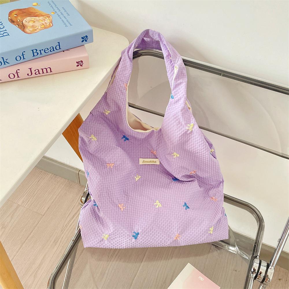 Летняя новая свежая вышитая сумка через плечо с бантом, жилет, сумка под мышкой, холщовая сумка большой вместимости фиолетовый
Летняя новая свежая вышитая сумка через плечо с бантом, жилет, сумка под мышкой, холщовая сумка большой вместимости фиолетовый