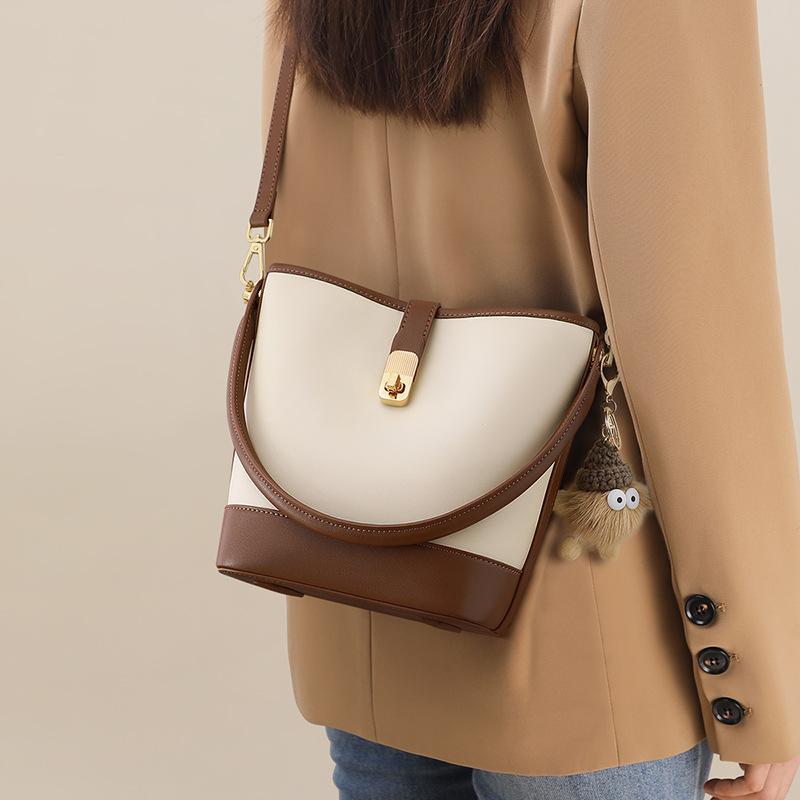 Bucket Bag 2025 New Autumn Winter Fashion Versatile Women s Bag Single Shoulder Handbag Large Capacity Commuter Crossbody Bag бежевий
Bucket Bag 2025 New Autumn Winter Fashion Versatile Women s Bag Single Shoulder Handbag Large Capacity Commuter Crossbody Bag бежевий