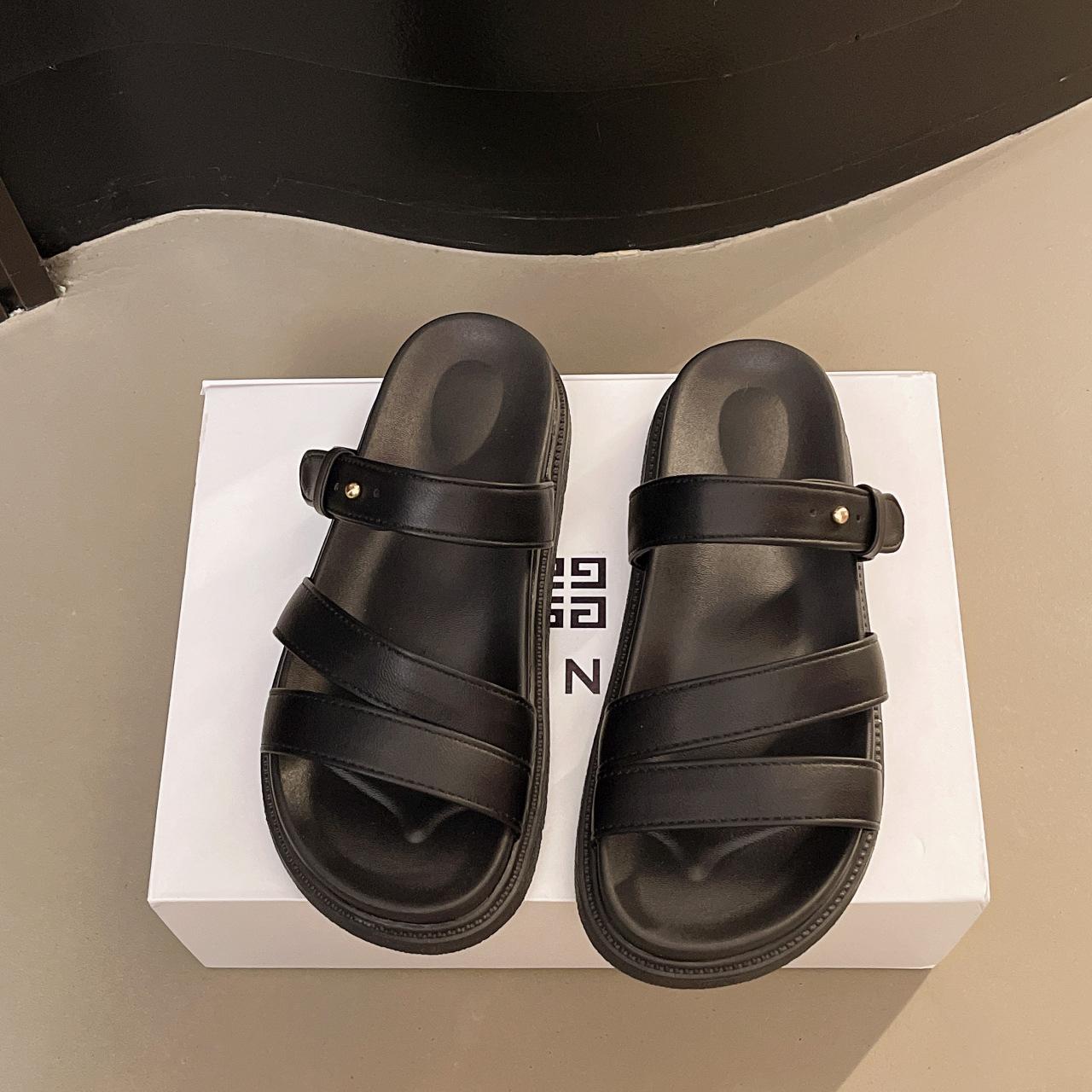 Жіночі пляжні шльопанці 2025 літо нові ретро повсякденні круті шльопанці з відкритим носком зручні на одній підошві жіночі 42 чорний
Жіночі пляжні шльопанці 2025 літо нові ретро повсякденні круті шльопанці з відкритим носком зручні на одній підошві жіночі 42 чорний