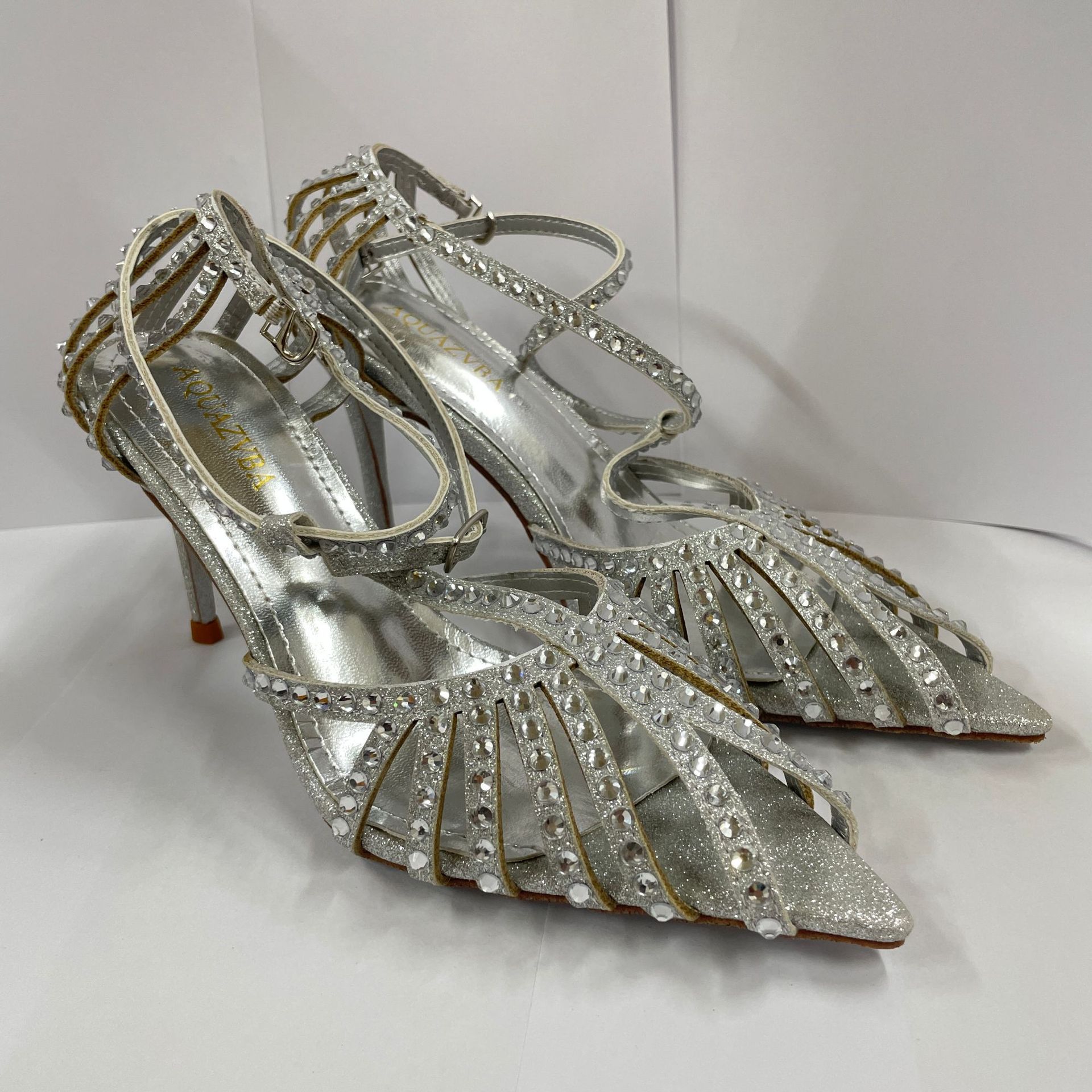 Летние новые тонкие каблуки с ремешками на высоком каблуке маленькая фея со стразами сумка голова пустая женская обувь серебряные банкетные сандалии 40
Летние новые тонкие каблуки с ремешками на высоком каблуке маленькая фея со стразами сумка голова пустая женская обувь серебряные банкетные сандалии 40