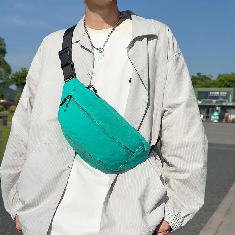 Летняя новая нишевая поясная сумка большой вместимости мужская модная трендовая повседневная женская персонализированная нагрудная сумка зелёный
Летняя новая нишевая поясная сумка большой вместимости мужская модная трендовая повседневная женская персонализированная нагрудная сумка зелёный