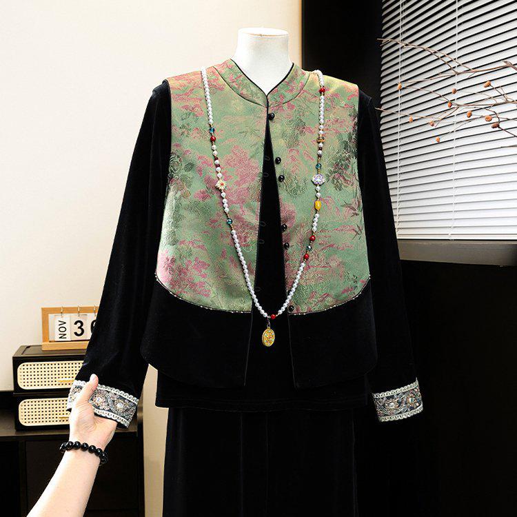 Chic Spring Velvet Suit for Moms: Embroidered Three-Piece Set with Vest and Top for Middle-Aged and Elderly Women 3XL
Chic Spring Velvet Suit for Moms: Embroidered Three-Piece Set with Vest and Top for Middle-Aged and Elderly Women 3XL