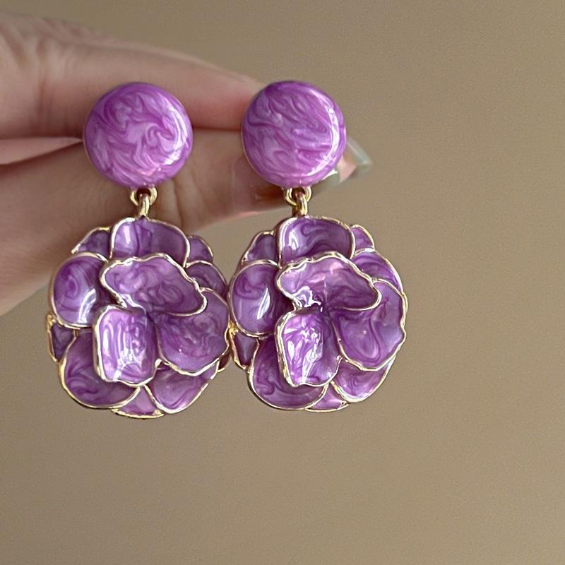 Silver needle retro flower oil drop earrings niche simple design earrings temperament light luxury high-end earrings
Silver needle retro flower oil drop earrings niche simple design earrings temperament light luxury high-end earrings