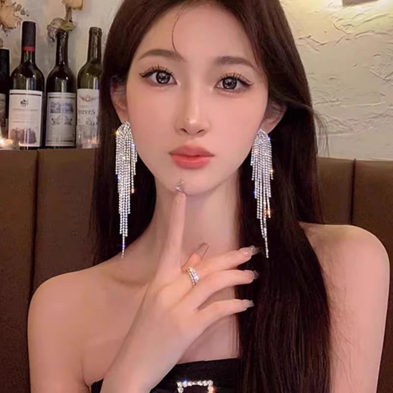 2025 High-End Luxury Tassel Earrings: Elegant Long Bridal Accessories for Women золотий
2025 High-End Luxury Tassel Earrings: Elegant Long Bridal Accessories for Women золотий