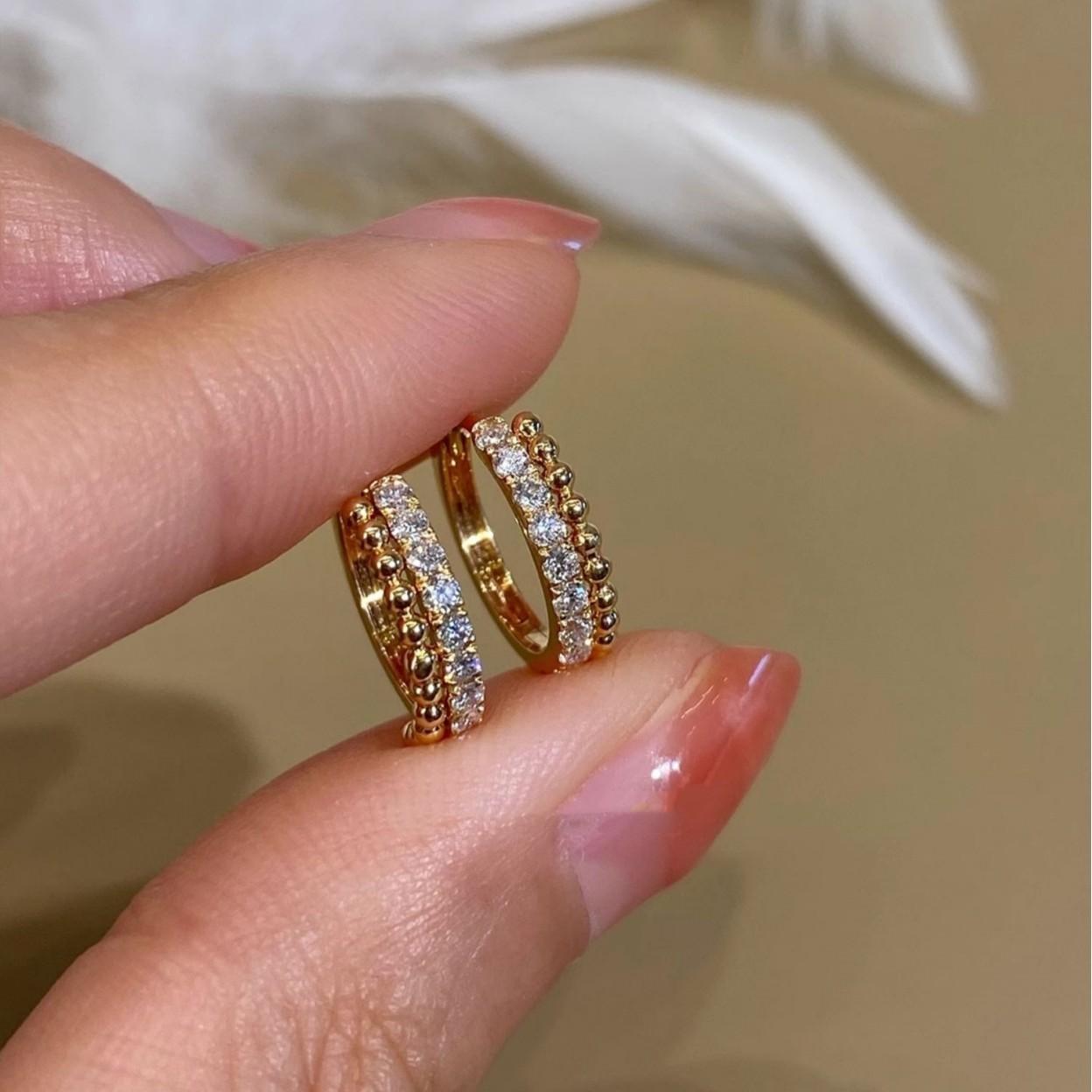 925 Sterling Silver Plating 18K Gold Inlaid Shiny Zircon Geometric Earrings for Women Light luxury Party Wedding Jewelry Gold
925 Sterling Silver Plating 18K Gold Inlaid Shiny Zircon Geometric Earrings for Women Light luxury Party Wedding Jewelry Gold