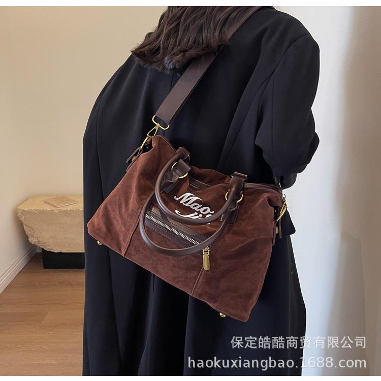 Maillard retro matte commuter bag women s 2025 autumn and winter new trendy retro tote bag large capacity messenger bag тёмно-рыжий
Maillard retro matte commuter bag women s 2025 autumn and winter new trendy retro tote bag large capacity messenger bag тёмно-рыжий