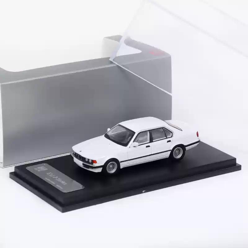 DCM Cars 1/64 Scale BMW 7 Series E32 E38 Extended Wheelbase Sedan Car Model Alloy Toy Car Model Collection Ornament
DCM Cars 1/64 Scale BMW 7 Series E32 E38 Extended Wheelbase Sedan Car Model Alloy Toy Car Model Collection Ornament