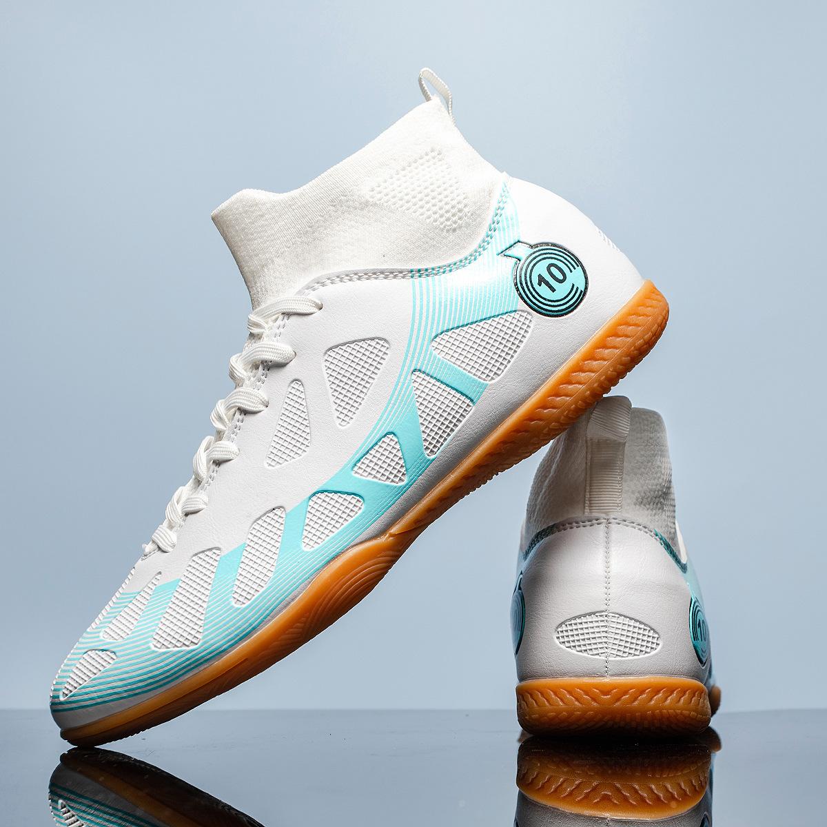 New large-size football shoes, high-top beef tendon sole sneakers, large-size men s adult sports one piece. 35
New large-size football shoes, high-top beef tendon sole sneakers, large-size men s adult sports one piece. 35