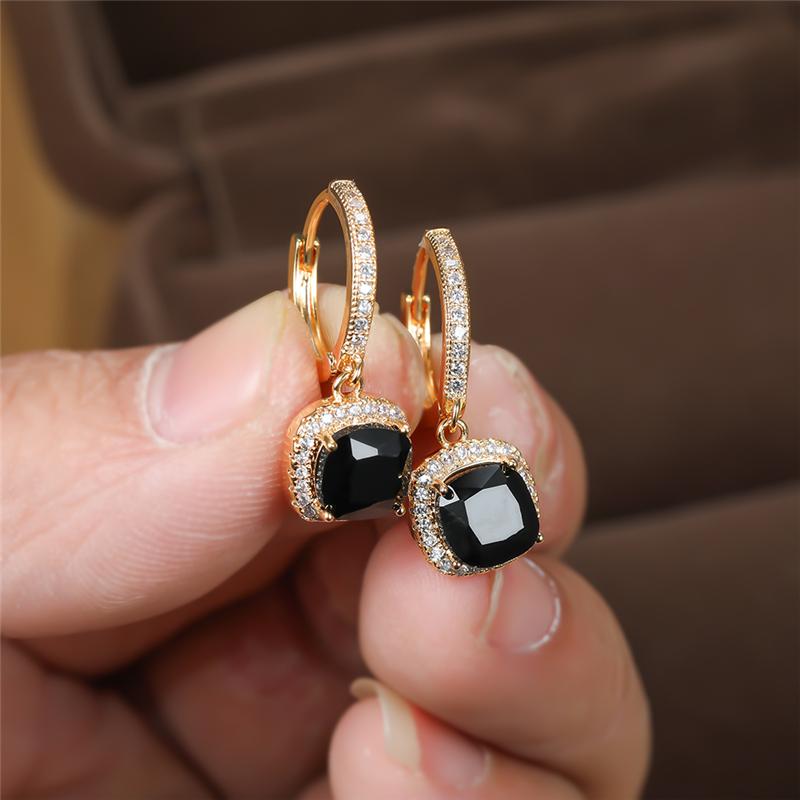 Luxury Female Square Crystal Rainb ow Stone Classic Gold Color Wedding For Women Vintage Black Zircon Hoop Earrings WHITE чорний
Luxury Female Square Crystal Rainb ow Stone Classic Gold Color Wedding For Women Vintage Black Zircon Hoop Earrings WHITE чорний