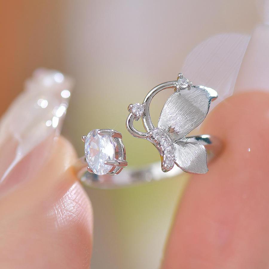 Brushed petal oval zir*****pen ring niche light luxury simple index finger ring versatile temperament high-end jewelry
Brushed petal oval zir*****pen ring niche light luxury simple index finger ring versatile temperament high-end jewelry