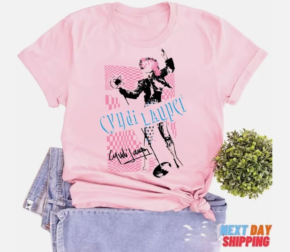 Тур Живого Концерта Синди Лопер Футболка Светло-розовая Унисекс S-5XL M
Тур Живого Концерта Синди Лопер Футболка Светло-розовая Унисекс S-5XL M