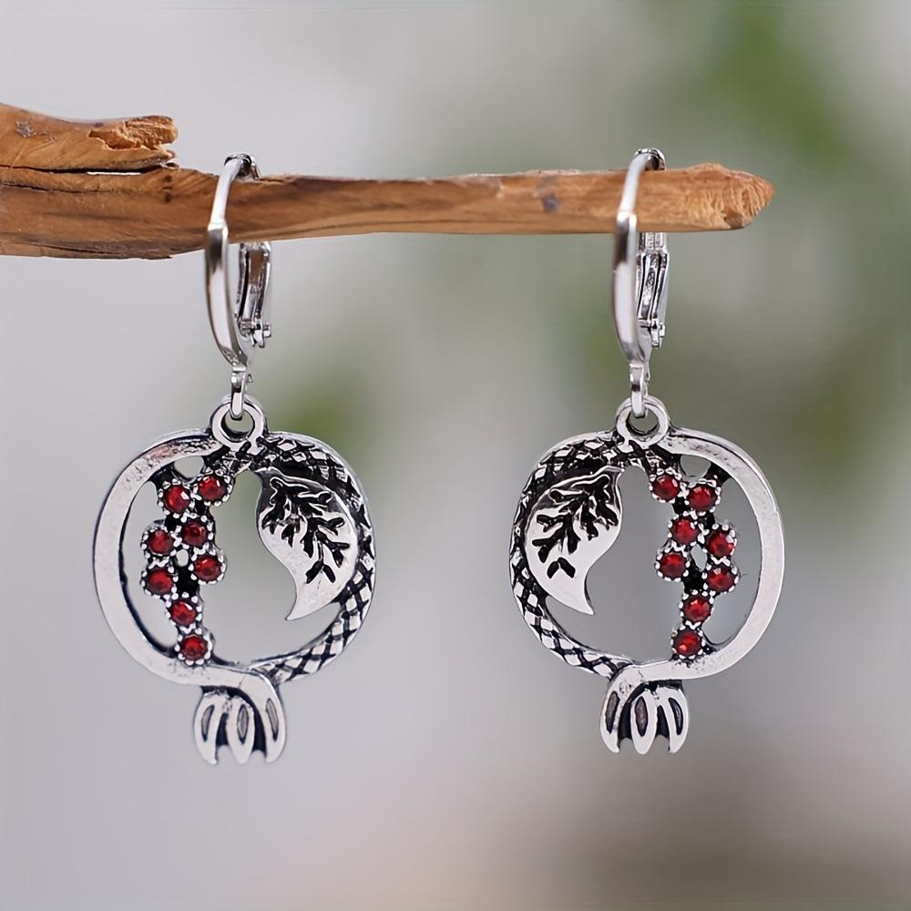 Retro Creative Inlaid Red Rhinestones Hollowed-out Pomegranate-shaped Pendant Hoop Earrings for Women Ethnic Trendy Jewelry Gift
Retro Creative Inlaid Red Rhinestones Hollowed-out Pomegranate-shaped Pendant Hoop Earrings for Women Ethnic Trendy Jewelry Gift
