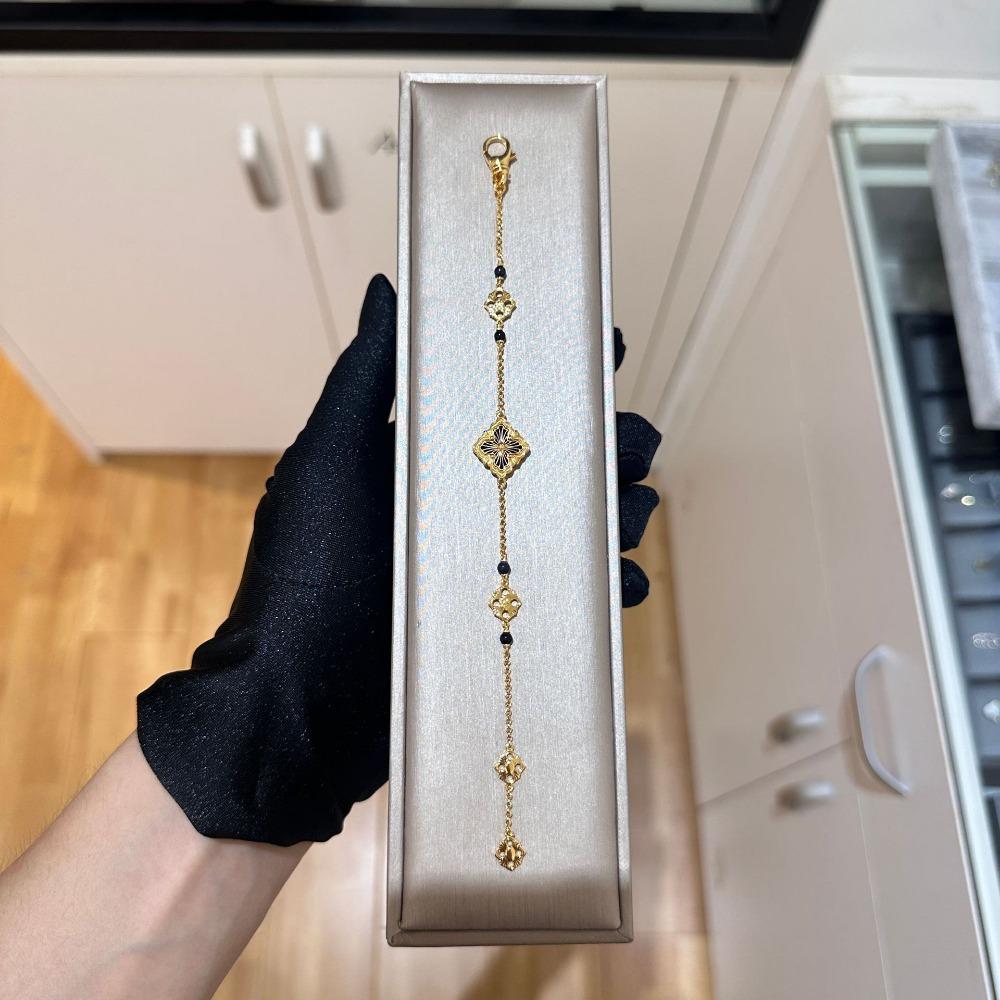 Four-leaf Clover Bracelet for Women Retro Palace Amazonite Fritillaria Bracelet v gold
Four-leaf Clover Bracelet for Women Retro Palace Amazonite Fritillaria Bracelet v gold