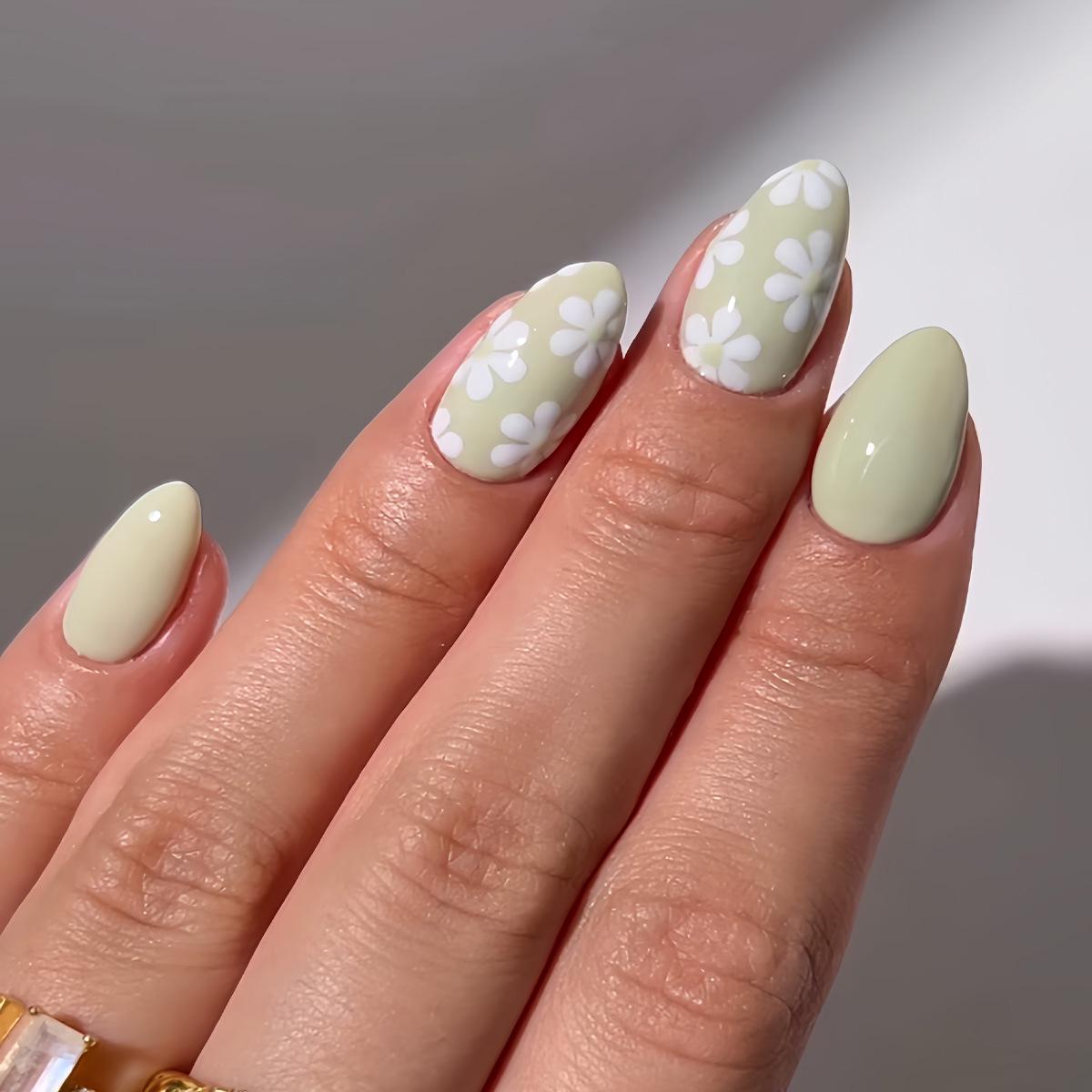Charming Floral Almond-Shaped Short False Nails - Sweet & Lovely European and American Style
Charming Floral Almond-Shaped Short False Nails - Sweet & Lovely European and American Style