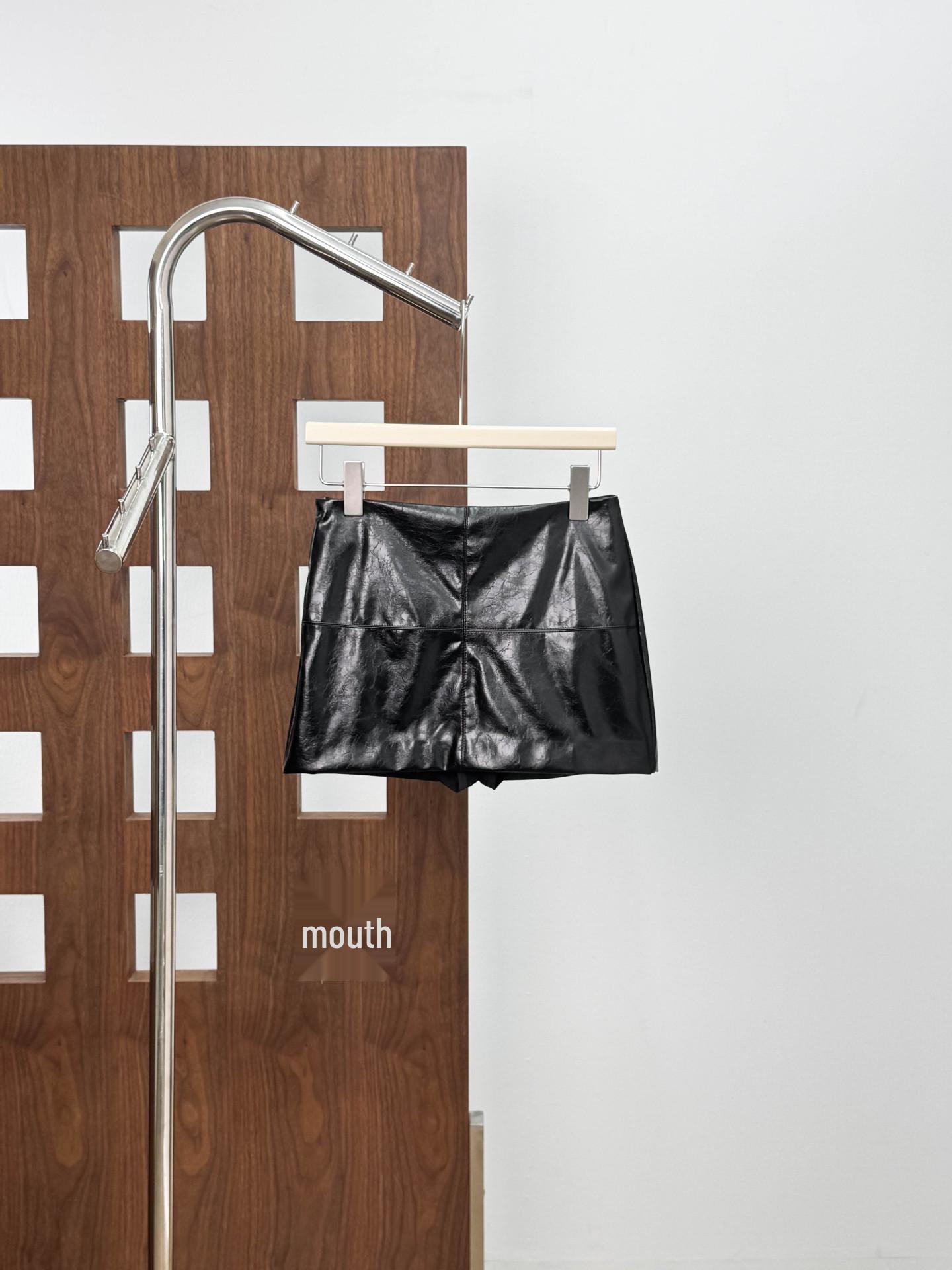 2025 A/W Super A-Grade Leather Skirt: Black Coffee Versatile Mini with High-Low Hem S чёрный
2025 A/W Super A-Grade Leather Skirt: Black Coffee Versatile Mini with High-Low Hem S чёрный