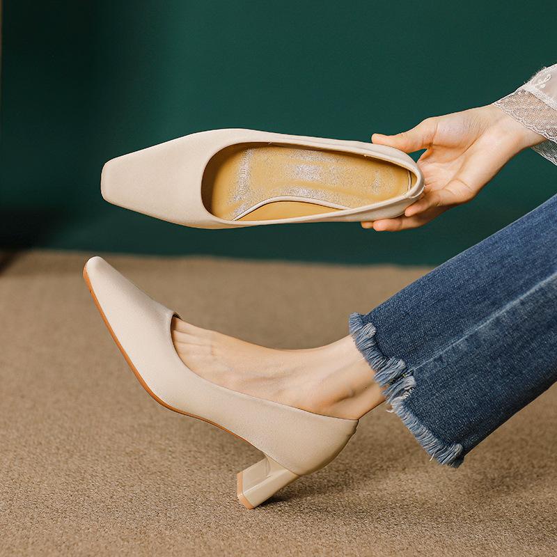 High-heeled single shoes women s new black temperament women s shoes medium heel square head high heels women s thick heel 40 помаранчевий
High-heeled single shoes women s new black temperament women s shoes medium heel square head high heels women s thick heel 40 помаранчевий