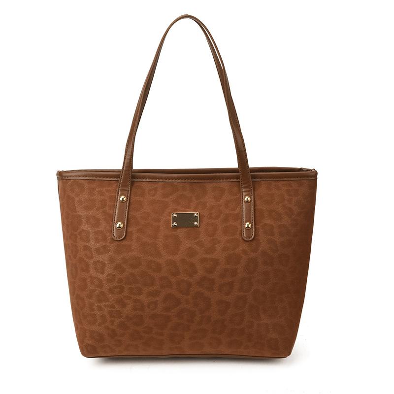Large capacity casual temperament retro versatile fashion tide high sense trend style shoulder bag
Large capacity casual temperament retro versatile fashion tide high sense trend style shoulder bag