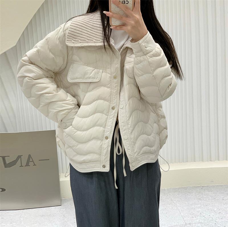 High-end white duck down sweet down jacket women s short fashion knitted large lapel splicing small pressed rubber jacket S розовый
High-end white duck down sweet down jacket women s short fashion knitted large lapel splicing small pressed rubber jacket S розовый