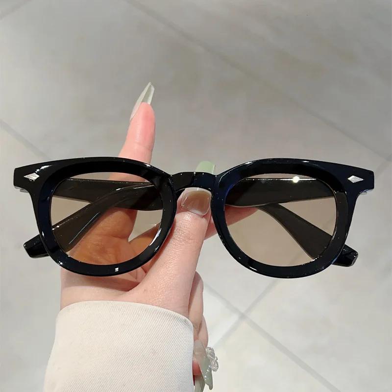 New Vintage Sunglasses Men Classical Retro Brand Designer Round Outdoor Driving Glasses UV400 Shades Sun Glasses Woman 1PC
New Vintage Sunglasses Men Classical Retro Brand Designer Round Outdoor Driving Glasses UV400 Shades Sun Glasses Woman 1PC