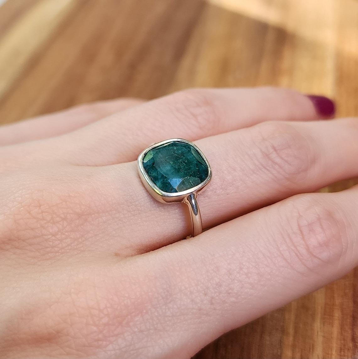 Large raw Emerald Bezel ring, natural square Emerald ring, dark Emerald solitaire ring, large genuine natural emerald bezel ring raw veins US 13 зелений
Large raw Emerald Bezel ring, natural square Emerald ring, dark Emerald solitaire ring, large genuine natural emerald bezel ring raw veins US 13 зелений