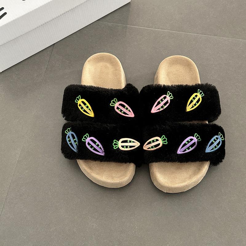 Милые повседневные пушистые тапочки с открытым носком для женщин, для ношения осенью и зимой, модные мультяшные тапочки из хлопка с морковкой для дома на одно слово 35
Милые повседневные пушистые тапочки с открытым носком для женщин, для ношения осенью и зимой, модные мультяшные тапочки из хлопка с морковкой для дома на одно слово 35