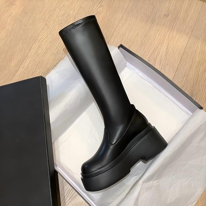 Black retro heightened platform boots women s new summer fried street with skirt long boots 40 чорний
Black retro heightened platform boots women s new summer fried street with skirt long boots 40 чорний