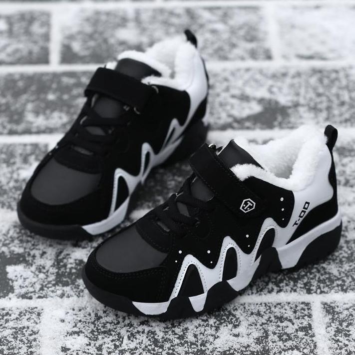 Детские зимние хлопковые кроссовки, сохраняющие тепло, прогулочные кроссовки для мальчиков и девочек, кожаная спортивная обувь с плюшем
Детские зимние хлопковые кроссовки, сохраняющие тепло, прогулочные кроссовки для мальчиков и девочек, кожаная спортивная обувь с плюшем