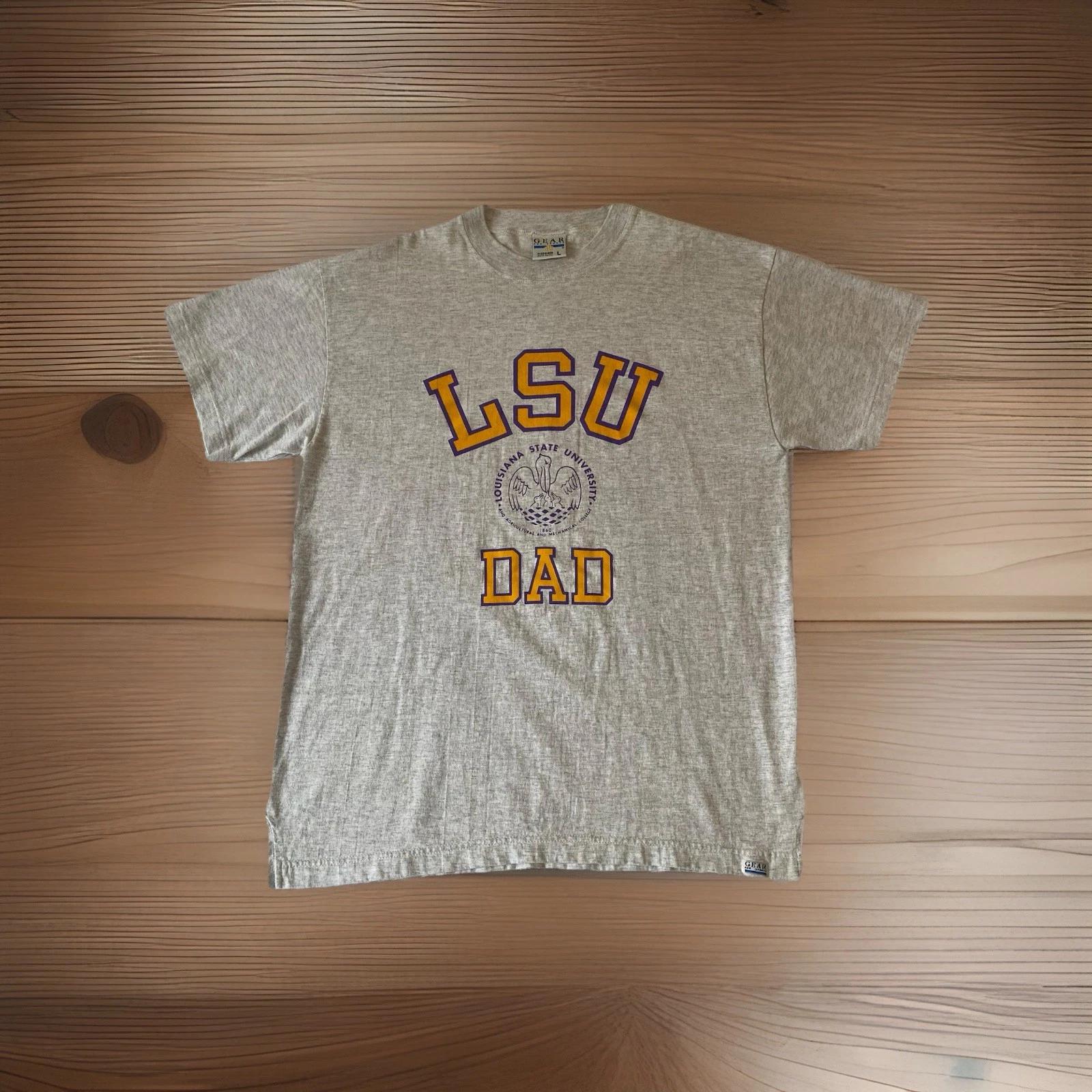 VTG Y2K Rare LSU DAD T Shirt Gear For Sports 100% Cotton Size Large S
VTG Y2K Rare LSU DAD T Shirt Gear For Sports 100% Cotton Size Large S