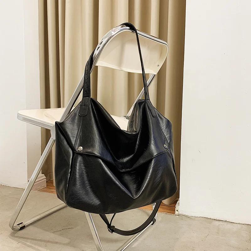 Вместительная сумка через плечо для женщин из мягкой кожи, дизайнерские однотонные повседневные женские сумки
Вместительная сумка через плечо для женщин из мягкой кожи, дизайнерские однотонные повседневные женские сумки