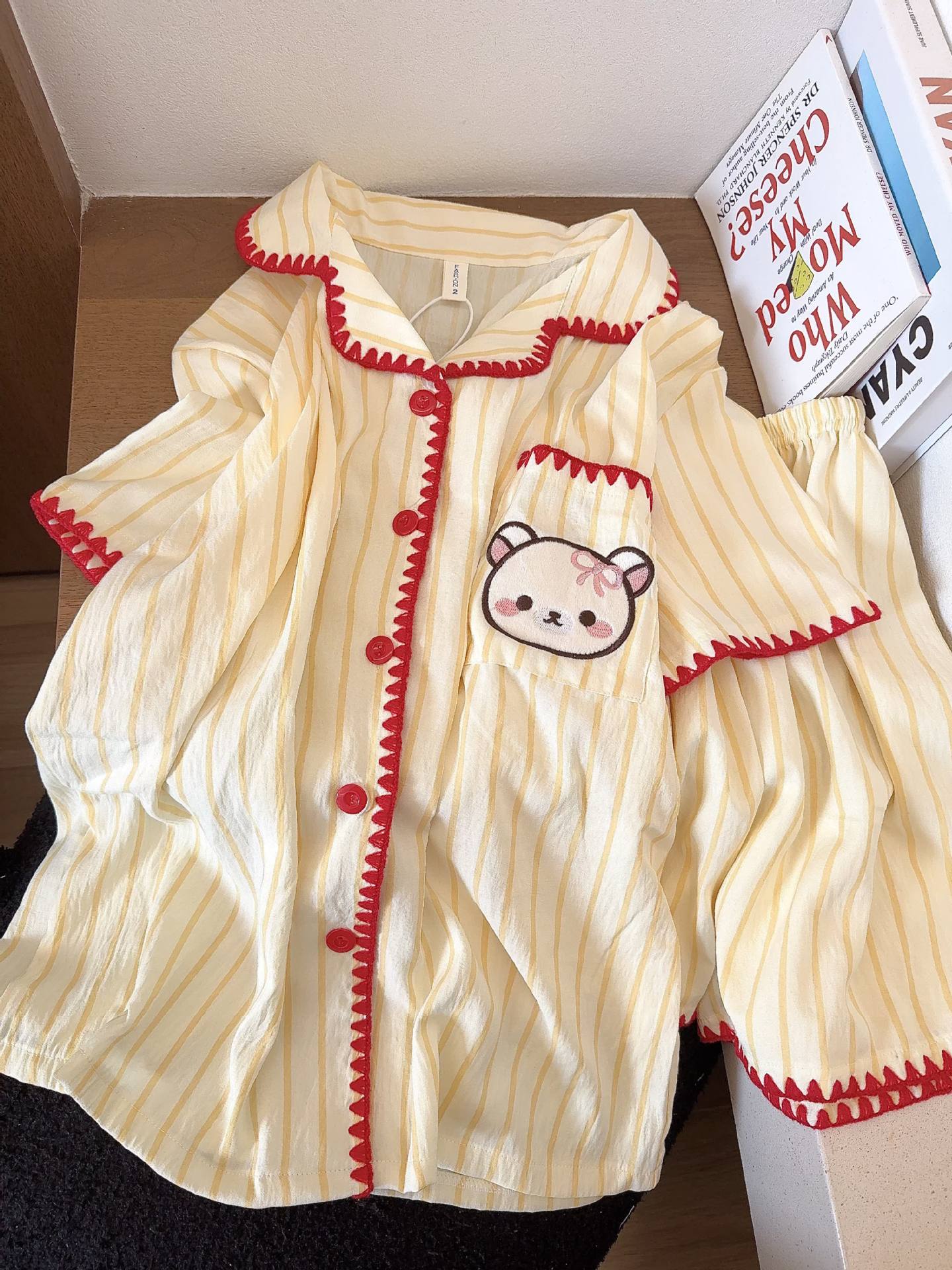 Japanese yellow striped princess style pajamas women s summer color edge short-sleeved shorts two-piece set girl soft cute loungewear S
Japanese yellow striped princess style pajamas women s summer color edge short-sleeved shorts two-piece set girl soft cute loungewear S