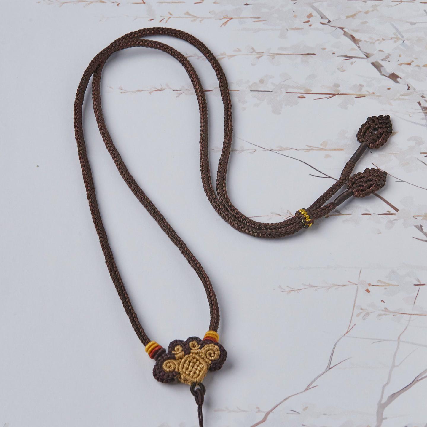 High-Quality Handmade Woven Phoenix Tail Knot Pendant Sweater Chain in A Thousand Miles of Rivers and Mountains Color Standard
High-Quality Handmade Woven Phoenix Tail Knot Pendant Sweater Chain in A Thousand Miles of Rivers and Mountains Color Standard