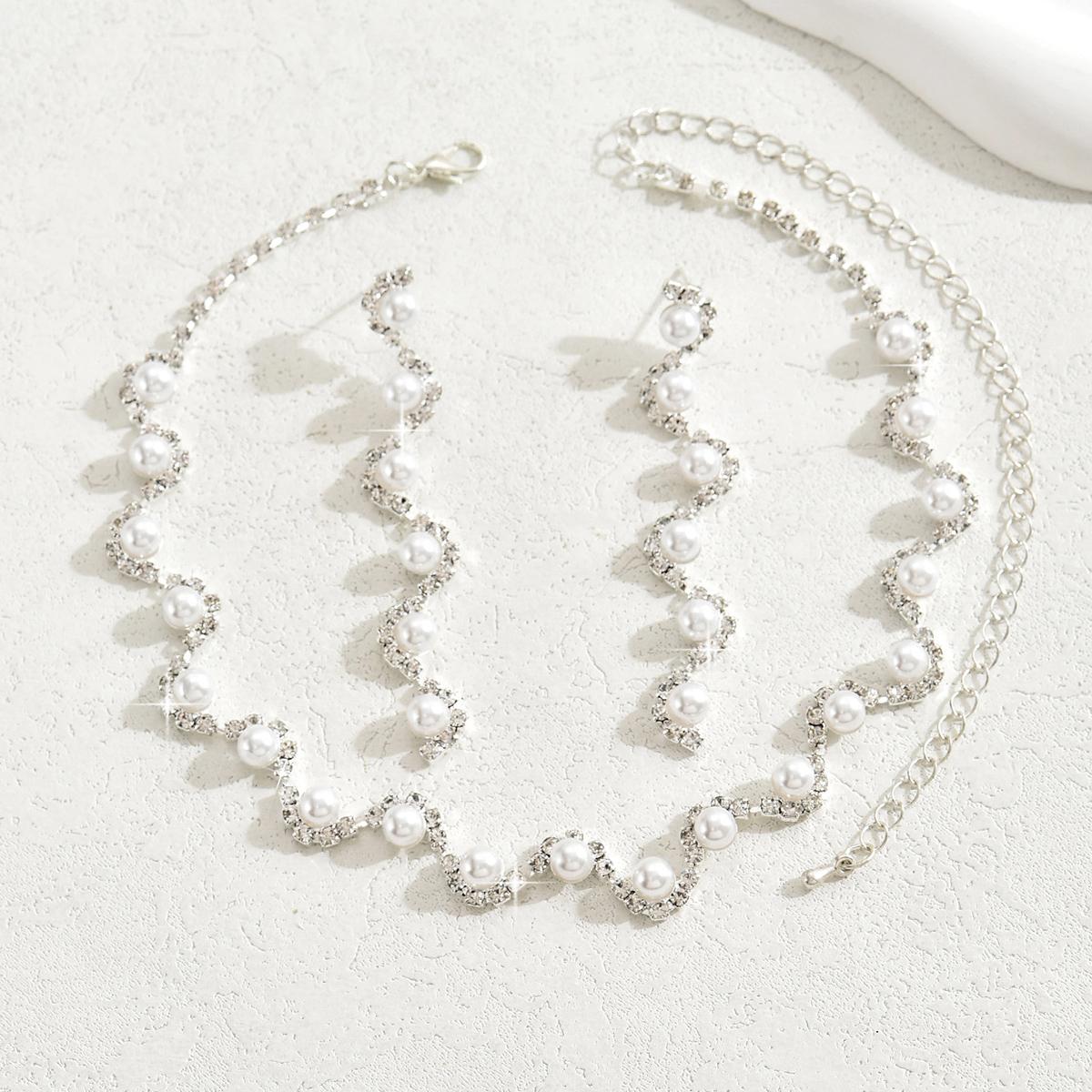 3PC Women s Fashion Trend Copper Claw Chain Series Tassel Pearl Necklace Earrings Jewelry Set Wedding Banquet Party Holiday Gift
3PC Women s Fashion Trend Copper Claw Chain Series Tassel Pearl Necklace Earrings Jewelry Set Wedding Banquet Party Holiday Gift