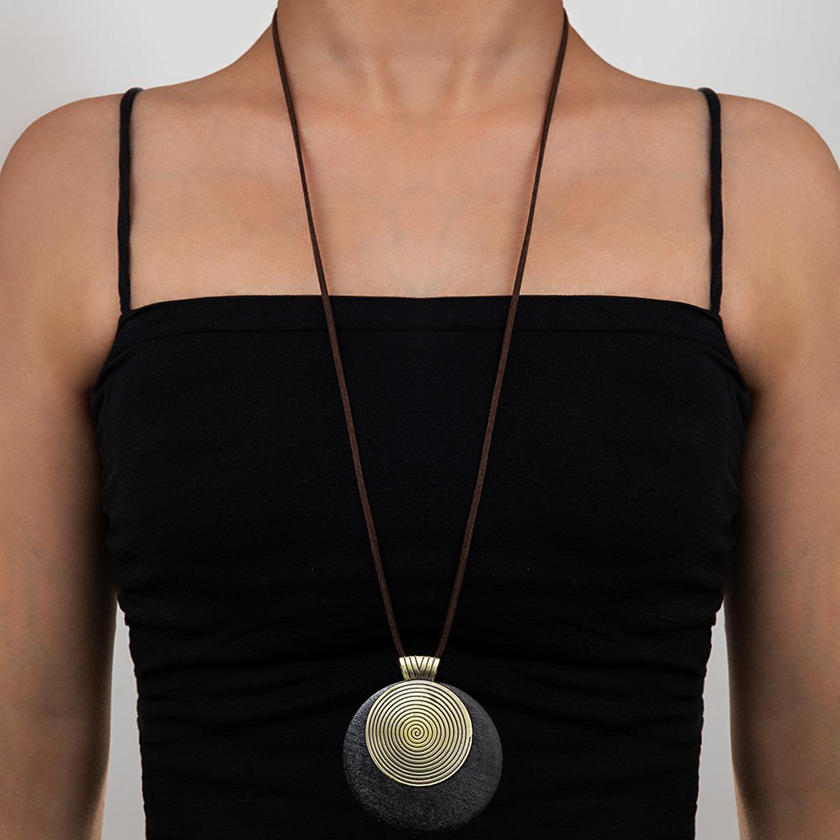 1 Bohemian spiral patterned circular wooden pendant with leather rope, long women s necklace
1 Bohemian spiral patterned circular wooden pendant with leather rope, long women s necklace