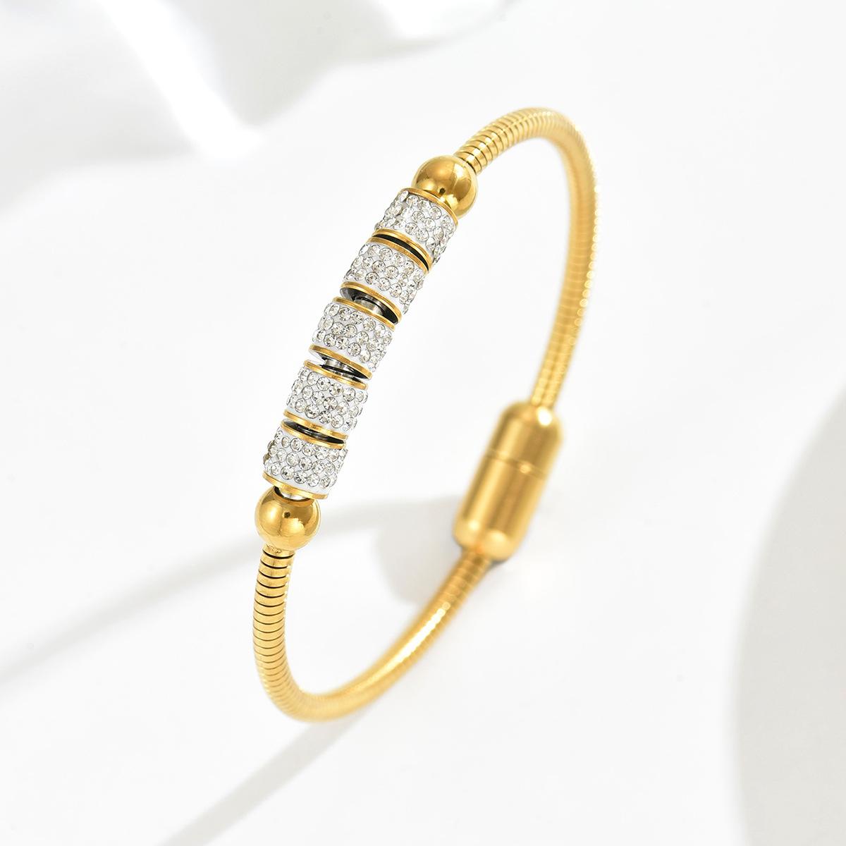 Ветер shein горячая распродажа женский браслет геометрическая оправа дизайн с бриллиантами магнитный браслет универсальные украшения
Ветер shein горячая распродажа женский браслет геометрическая оправа дизайн с бриллиантами магнитный браслет универсальные украшения