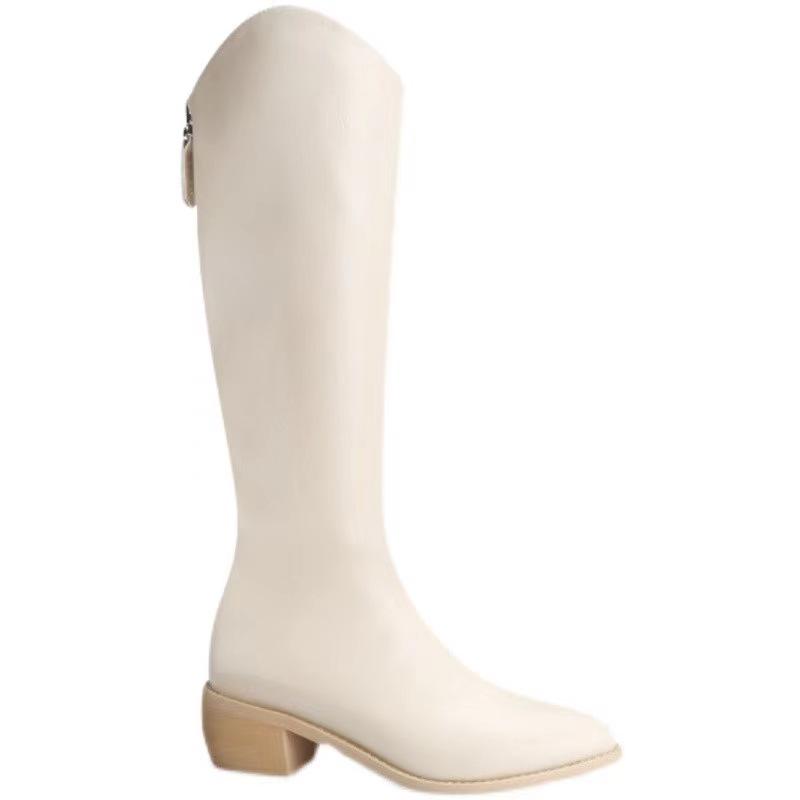 Ботильоны-казаки черного цвета с острым носком V-образной формы, с высоким голенищем, 2025 38
Ботильоны-казаки черного цвета с острым носком V-образной формы, с высоким голенищем, 2025 38