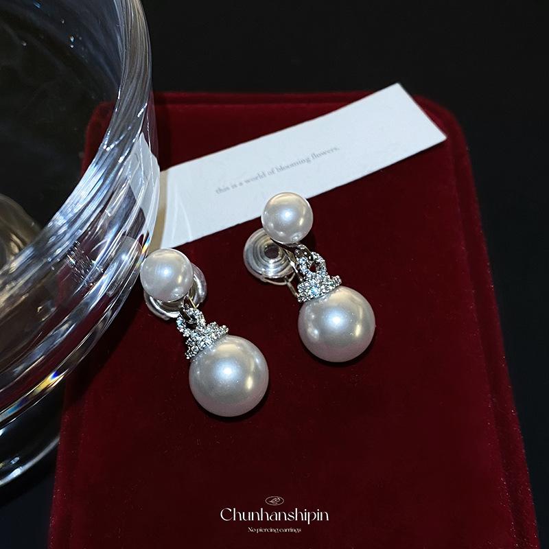 French retro temperament pearl stud earrings light luxury elegant explosion mosquito coil disc ear clips no holes high-end niche earrings
French retro temperament pearl stud earrings light luxury elegant explosion mosquito coil disc ear clips no holes high-end niche earrings