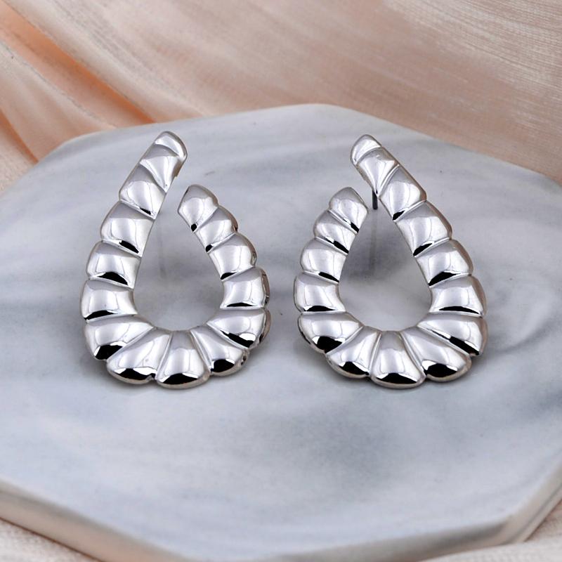 Vintage Twill Metal Water-drop Earrings for Women Golden Copper Color Statement Stud Earrings Fashion Zircon Punk Accessories
Vintage Twill Metal Water-drop Earrings for Women Golden Copper Color Statement Stud Earrings Fashion Zircon Punk Accessories
