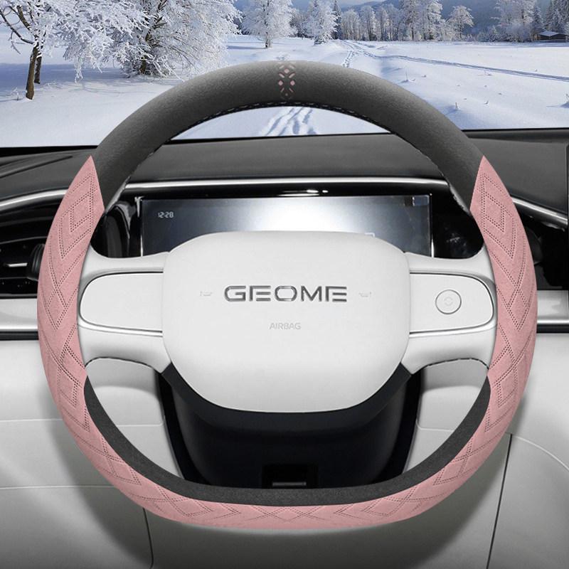 Geely Xingyuan 2026 Suede Plush Steering Wheel Cover - Dream Free Edition for Winter Car Interior Decor. Default розовый/чёрный
Geely Xingyuan 2026 Suede Plush Steering Wheel Cover - Dream Free Edition for Winter Car Interior Decor. Default розовый/чёрный