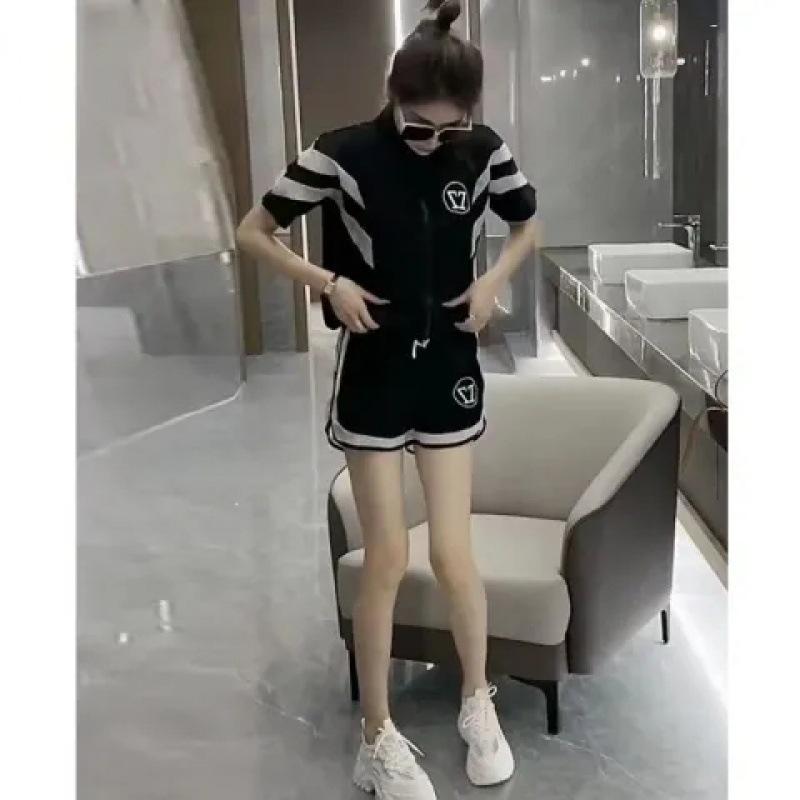 Женский спортивный костюм, летний укороченный топ с короткими рукавами + повседневные шорты, комплект из 2 предметов для улицы, одежда для женщин M
Женский спортивный костюм, летний укороченный топ с короткими рукавами + повседневные шорты, комплект из 2 предметов для улицы, одежда для женщин M